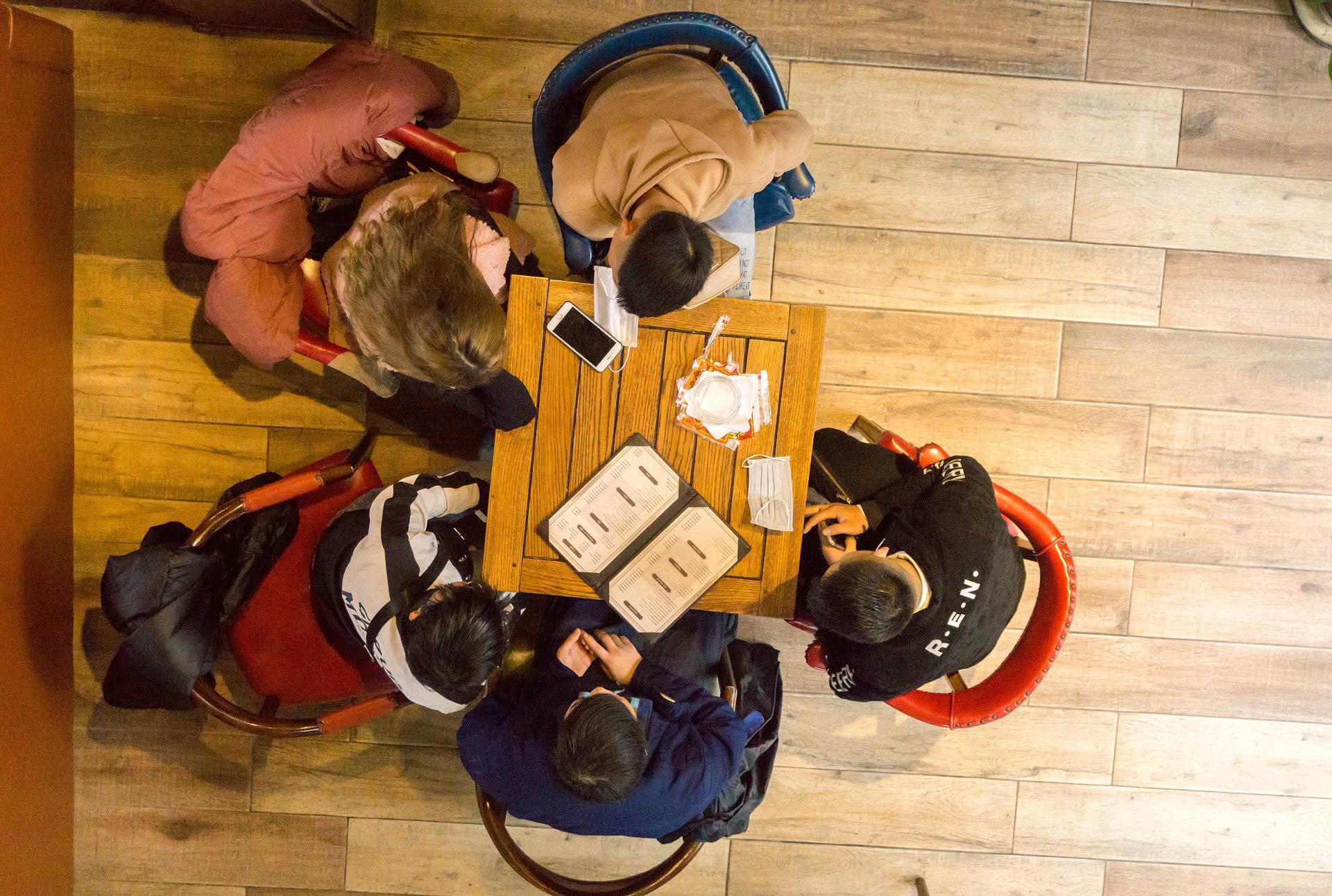 conversation-6140980_1920